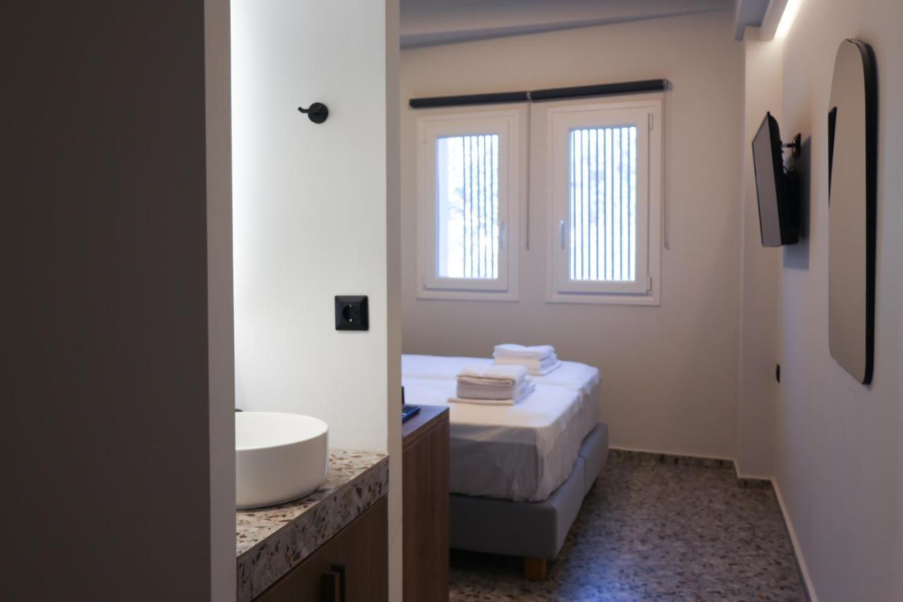 Uphill Unique Boutique Suites Skiathos Exterior foto